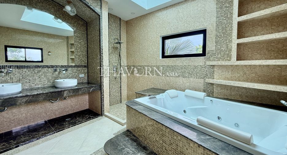 For sale 4 bedrooms house in Bang Lamung, Chonburi