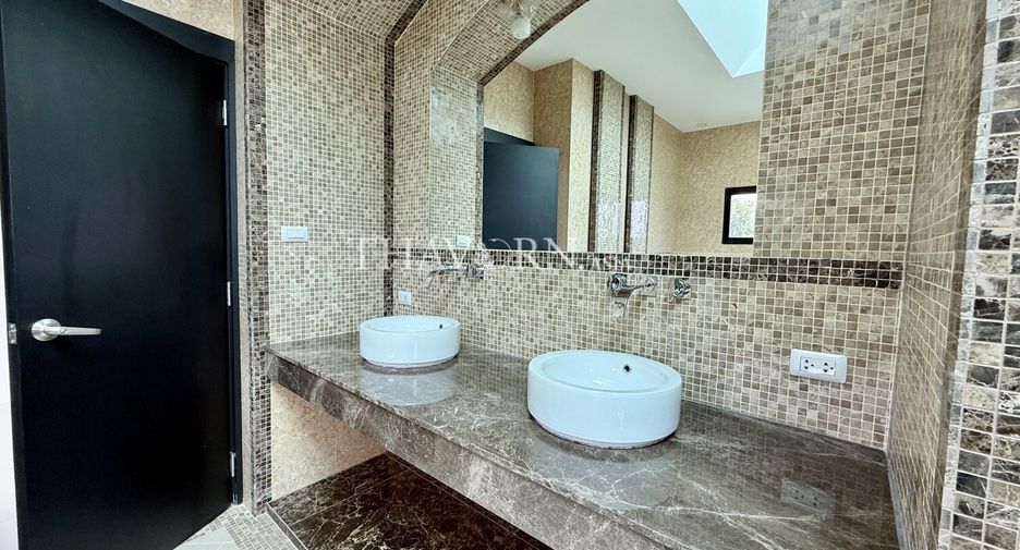 For sale 4 bedrooms house in Bang Lamung, Chonburi