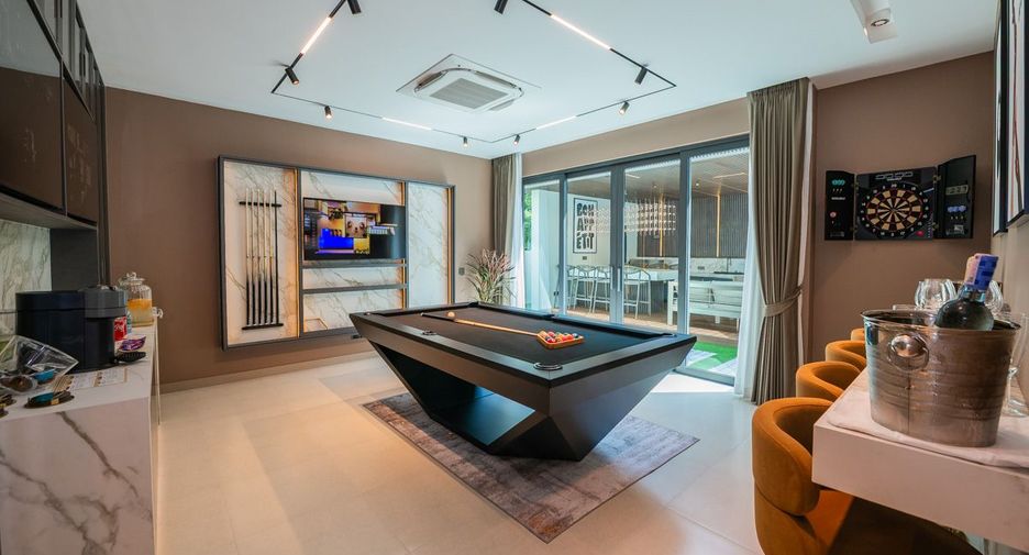 For sale 7 bedrooms house in Sattahip, Chonburi