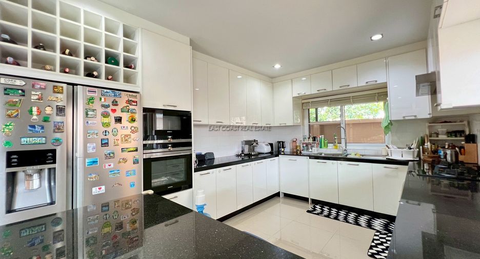 For sale 4 bedrooms house in Bang Lamung, Chonburi
