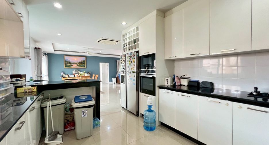 For sale 4 bedrooms house in Bang Lamung, Chonburi