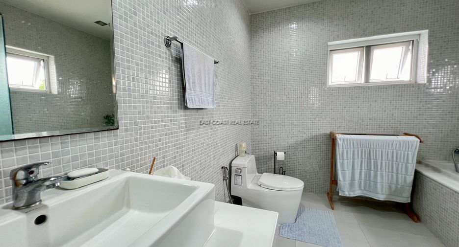 For sale 4 bedrooms house in Bang Lamung, Chonburi