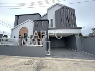 À louer et à vendre 5 chambres maison à Bang Lamung, Chonburi
