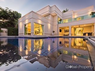 Casa en venta de 5 habitaciones en Bang Lamung, Chonburi