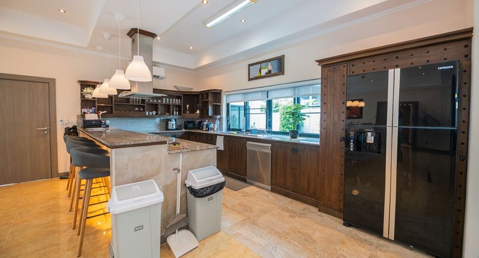 For sale 6 bedrooms house in East Pattaya, Pattaya