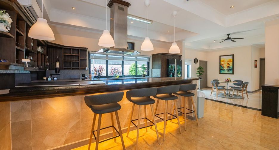 For sale 6 bedrooms house in East Pattaya, Pattaya