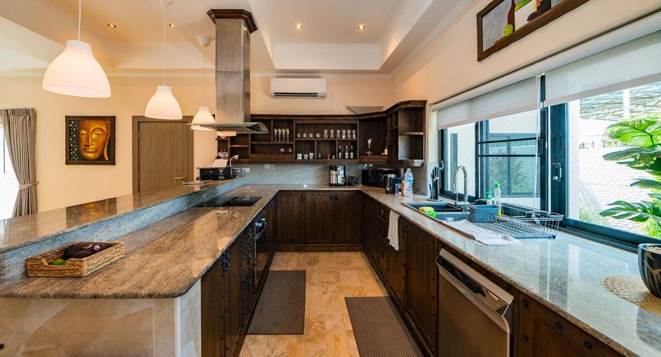 For sale 6 bedrooms house in East Pattaya, Pattaya
