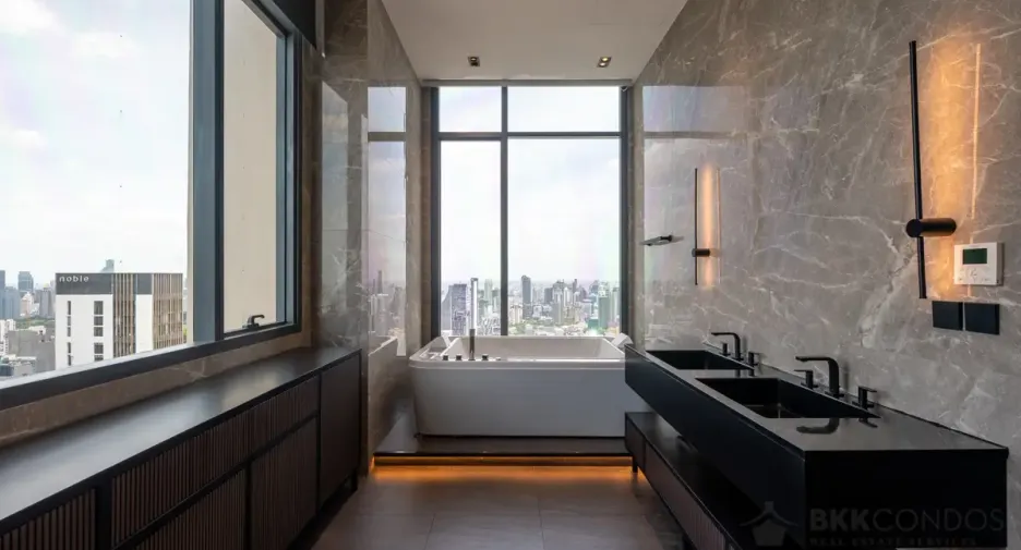 For sale 2 bedrooms condo in Watthana, Bangkok