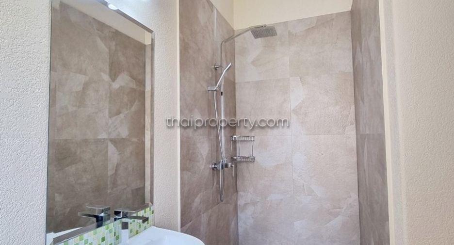 For sale and for rent 4 bedrooms house in East Pattaya, Pattaya