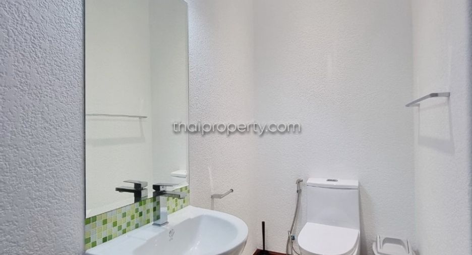 For sale and for rent 4 bedrooms house in East Pattaya, Pattaya