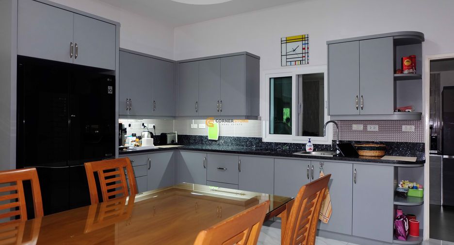 Casa en venta de 5 habitaciones en Bang Lamung, Chonburi