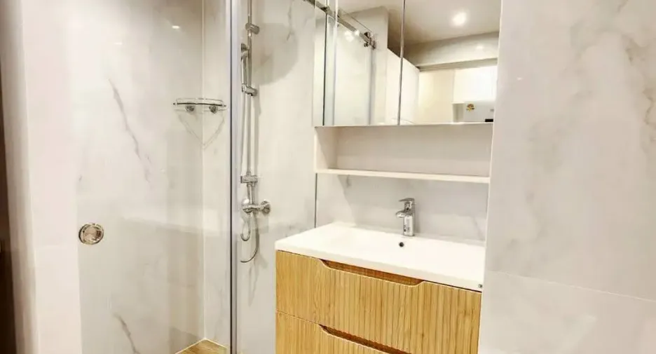 For rent and for sale 1 bed condo in Watthana, Bangkok