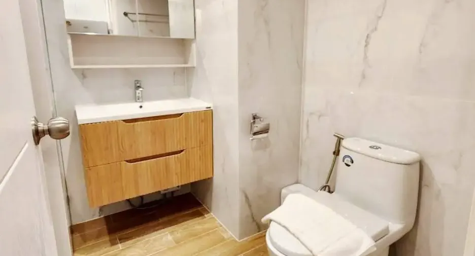 For rent and for sale 1 bed condo in Watthana, Bangkok