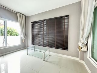 For sale 4 bedrooms house in Mueang Nonthaburi, Nonthaburi