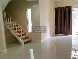 Casa adosada en venta de 3 habitaciones en Bang Phli, Samut Prakan