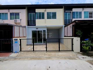 出售 3 卧室 联排别墅 在 Khlong Luang, Pathum Thani