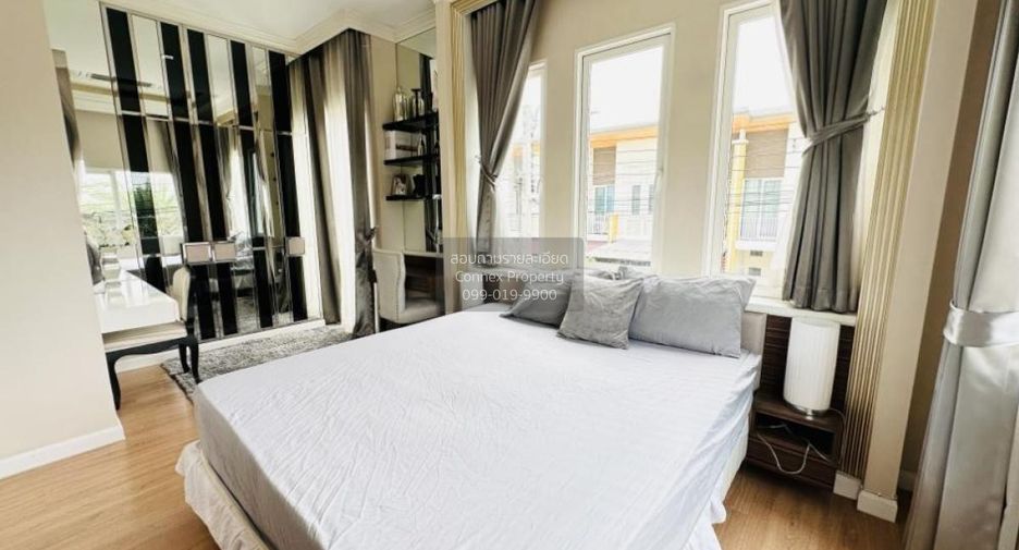 For sale 4 bedrooms townhouse in Lat Krabang, Bangkok