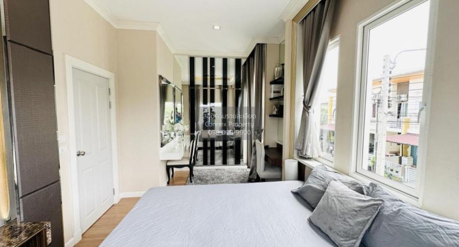 For sale 4 bedrooms townhouse in Lat Krabang, Bangkok