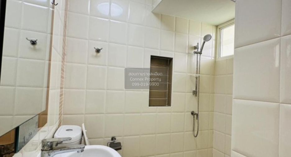For sale 4 bedrooms townhouse in Lat Krabang, Bangkok