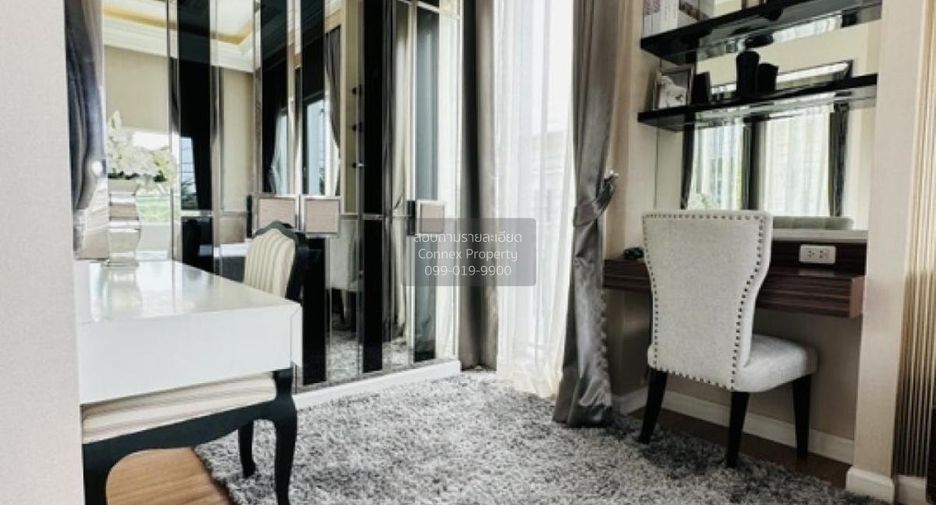 For sale 4 bedrooms townhouse in Lat Krabang, Bangkok