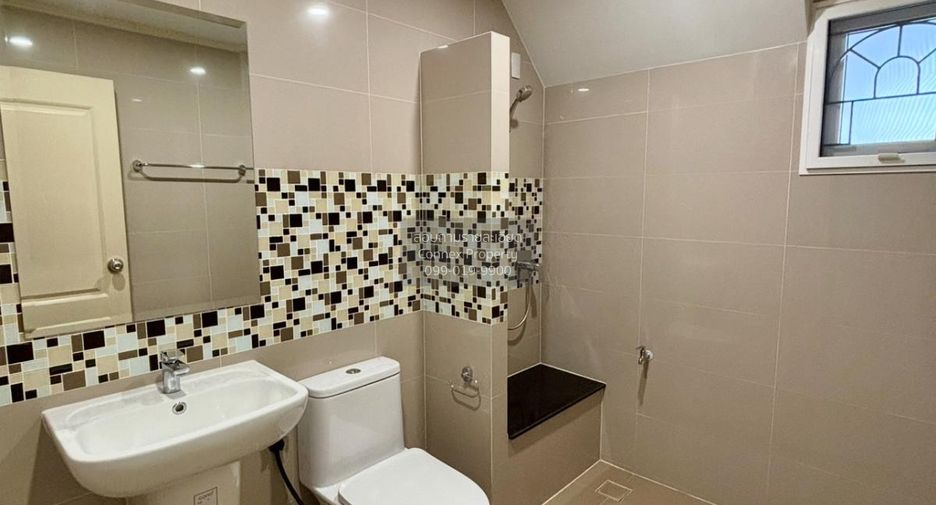 For sale 4 bedrooms house in Khlong Luang, Pathum Thani