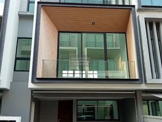 Reihenhaus zum Kauf mit 3 Zimmer in Saphan Sung, Bangkok