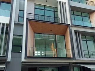 Reihenhaus zum Kauf mit 3 Zimmer in Saphan Sung, Bangkok
