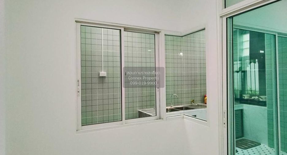 For sale 4 bedrooms townhouse in Min Buri, Bangkok