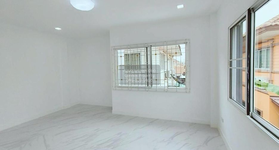 For sale 4 bedrooms townhouse in Min Buri, Bangkok