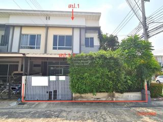 Casa adosada en venta de 3 habitaciones en Bang Kruai, Nonthaburi