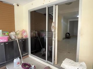 For sale 4 bedrooms townhouse in Mueang Samut Sakhon, Samut Sakhon