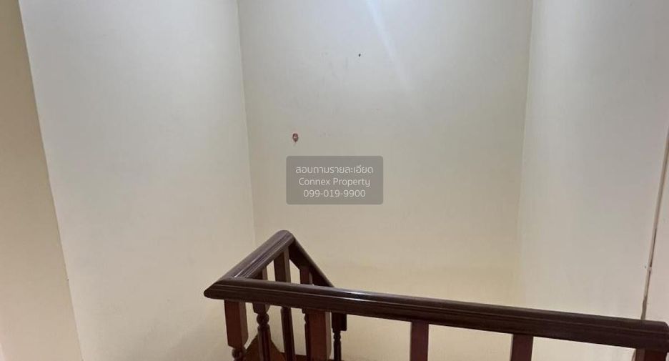 For sale 4 bedrooms townhouse in Mueang Samut Sakhon, Samut Sakhon