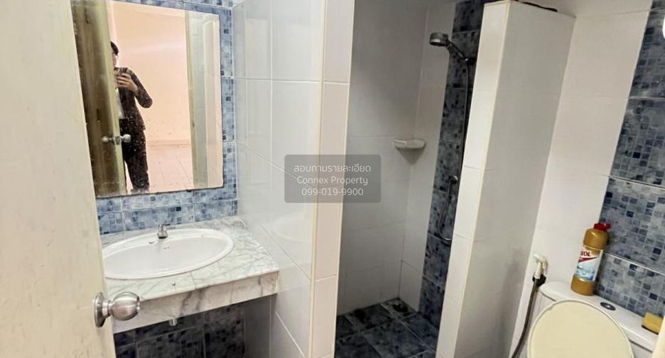 For sale 4 bedrooms townhouse in Mueang Samut Sakhon, Samut Sakhon