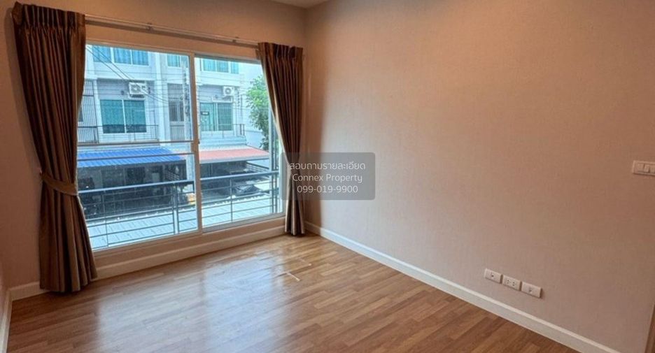 For sale 3 bedrooms townhouse in Mueang Nonthaburi, Nonthaburi