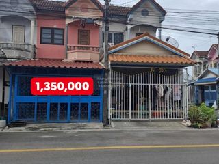Reihenhaus zum Kauf mit 2 Zimmer in Mueang Samut Sakhon, Samut Sakhon