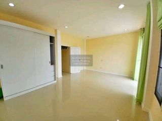 For sale 4 bedrooms townhouse in Mueang Samut Sakhon, Samut Sakhon