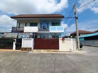 For sale 4 bedrooms townhouse in Mueang Samut Sakhon, Samut Sakhon