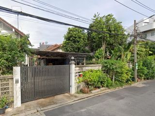Haus zum Kauf mit 4 Zimmer in Huai Khwang, Bangkok