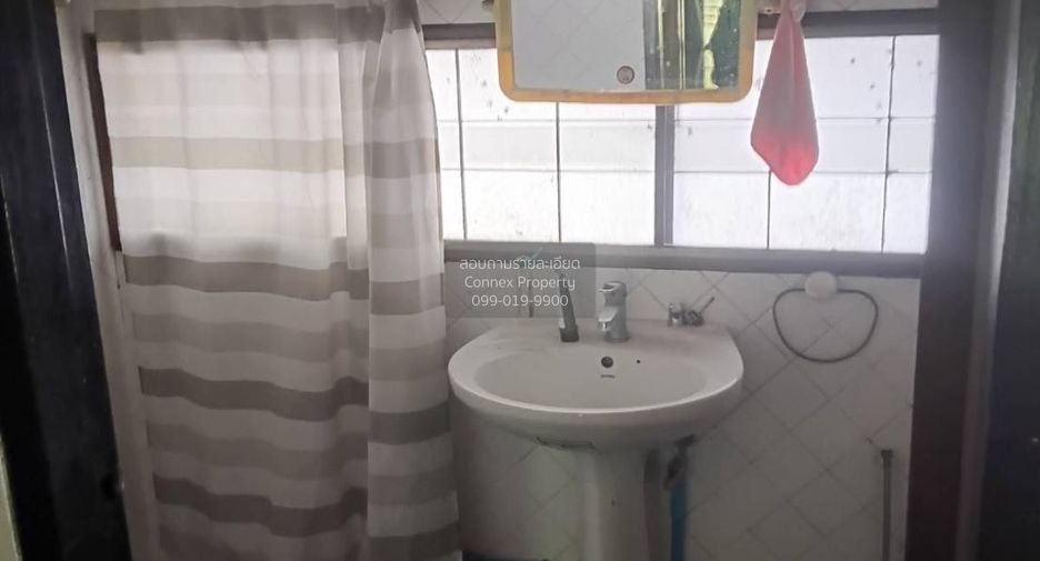 For sale 4 bedrooms house in Huai Khwang, Bangkok