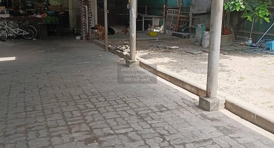 For sale 4 bedrooms house in Huai Khwang, Bangkok