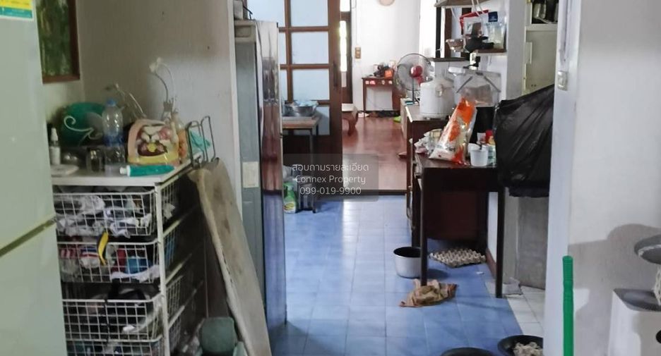 For sale 4 bedrooms house in Huai Khwang, Bangkok