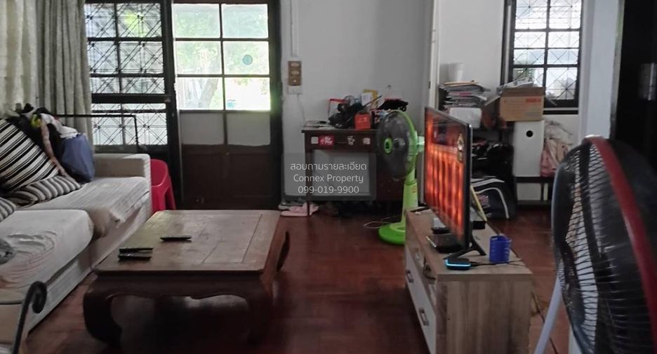 For sale 4 bedrooms house in Huai Khwang, Bangkok