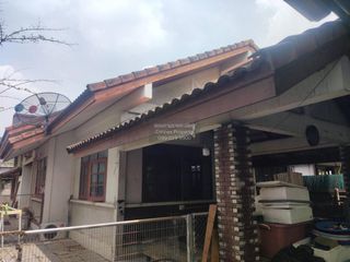 Haus zum Kauf mit 4 Zimmer in Huai Khwang, Bangkok
