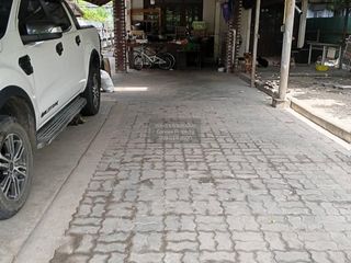 Haus zum Kauf mit 4 Zimmer in Huai Khwang, Bangkok