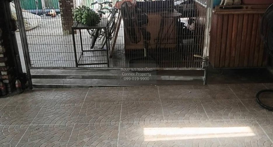 For sale 4 bedrooms house in Huai Khwang, Bangkok