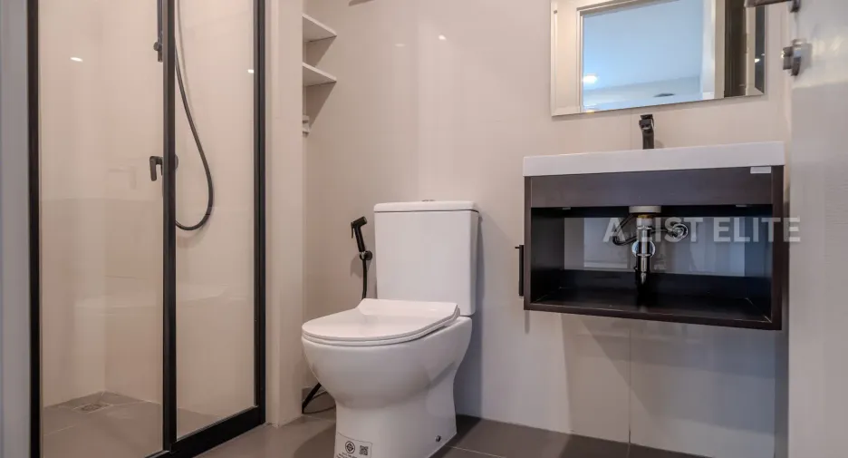 For sale 2 bedrooms condo in Huai Khwang, Bangkok