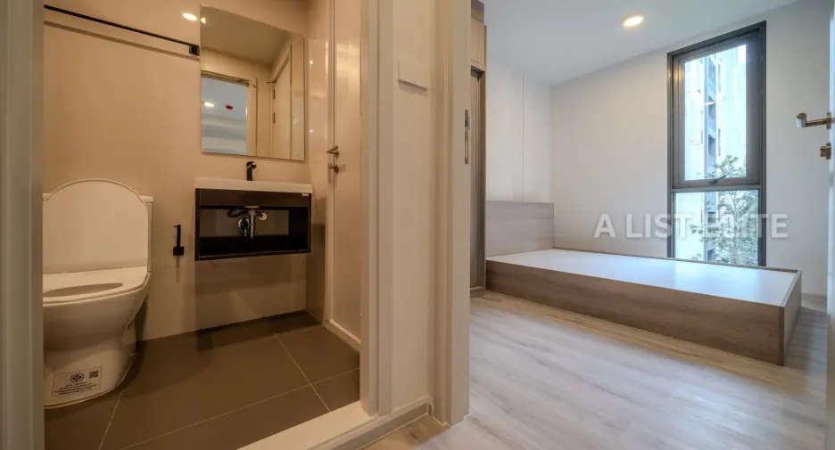 For sale 2 bedrooms condo in Huai Khwang, Bangkok