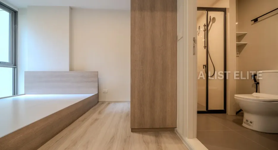 For sale 2 bedrooms condo in Huai Khwang, Bangkok