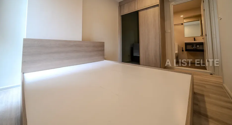 For sale 2 bedrooms condo in Huai Khwang, Bangkok