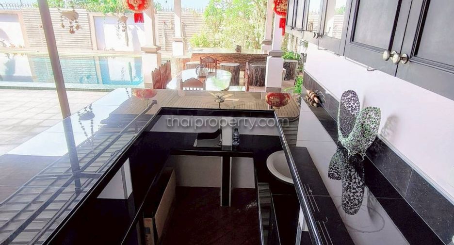 For sale 6 bedrooms house in Bang Lamung, Chonburi